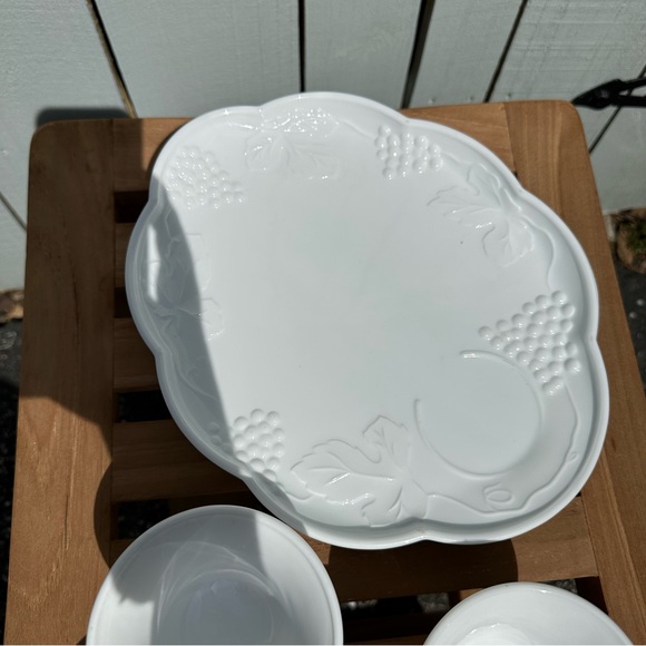 Milk Glass White Harvest Grape Snack Luncheon Cup & Plate Sets-8 Pieces-Vintage - Picture 2 of 6